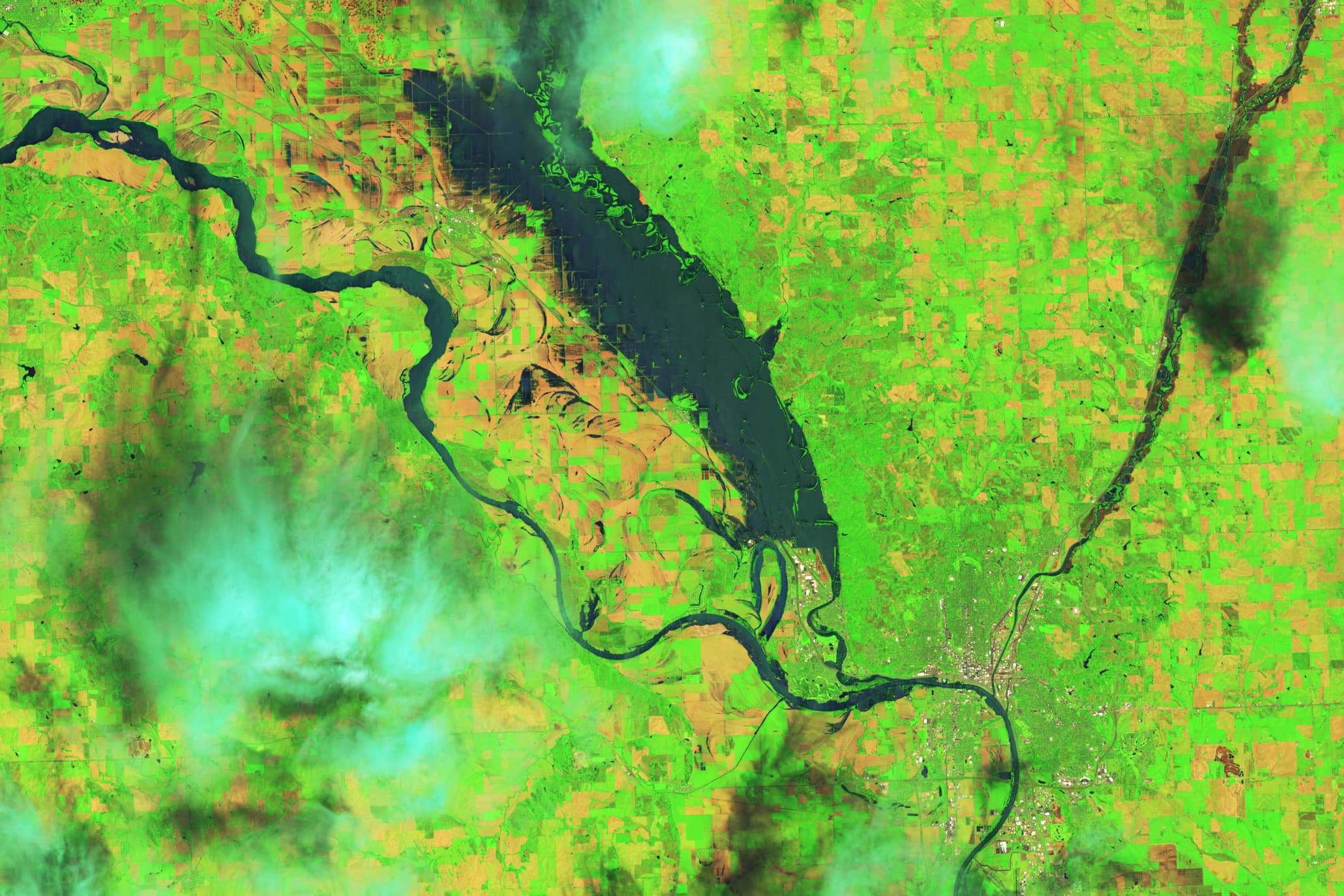 NASA Landsat satellite image showing Iowa flooding with rivers overflowing into farmland